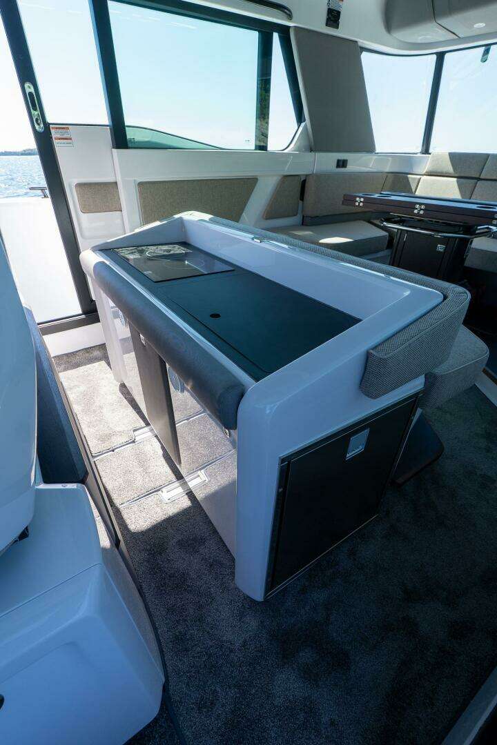2025 Axopar Cross Cabin - Image 38