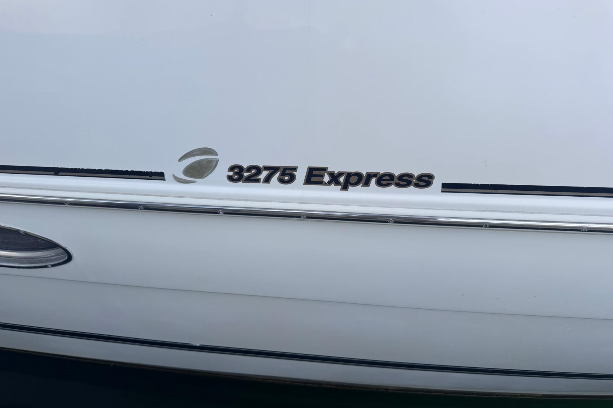 2002 Cruisers Yachts 3275 Express boat side view with model name displayed.