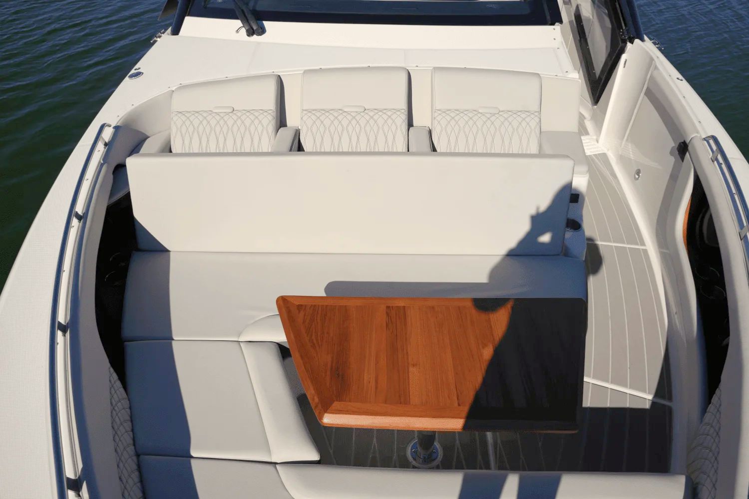 2025 Sea Ray Sundancer 370 - 28