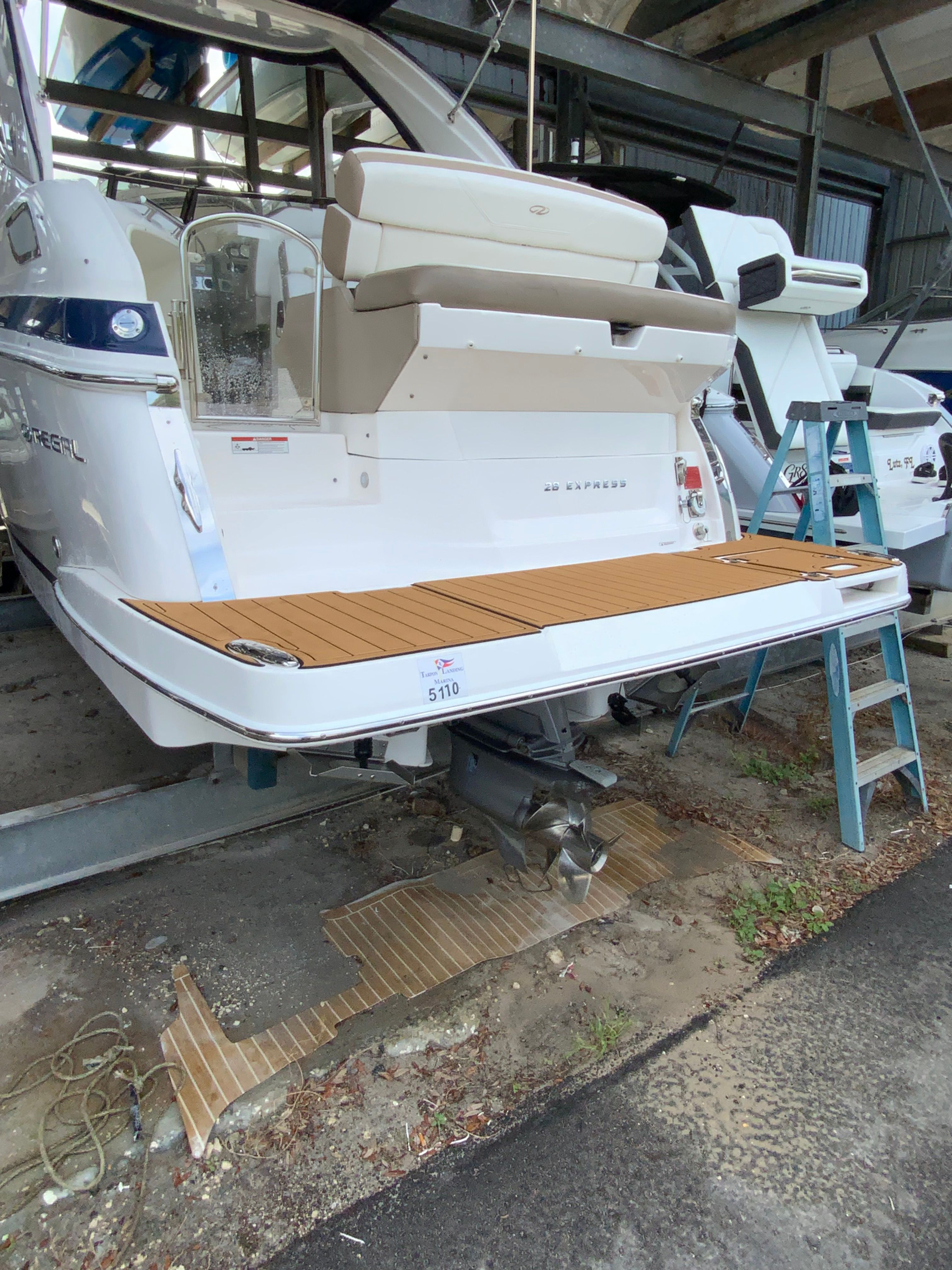 2016 Regal 28 Express - 21