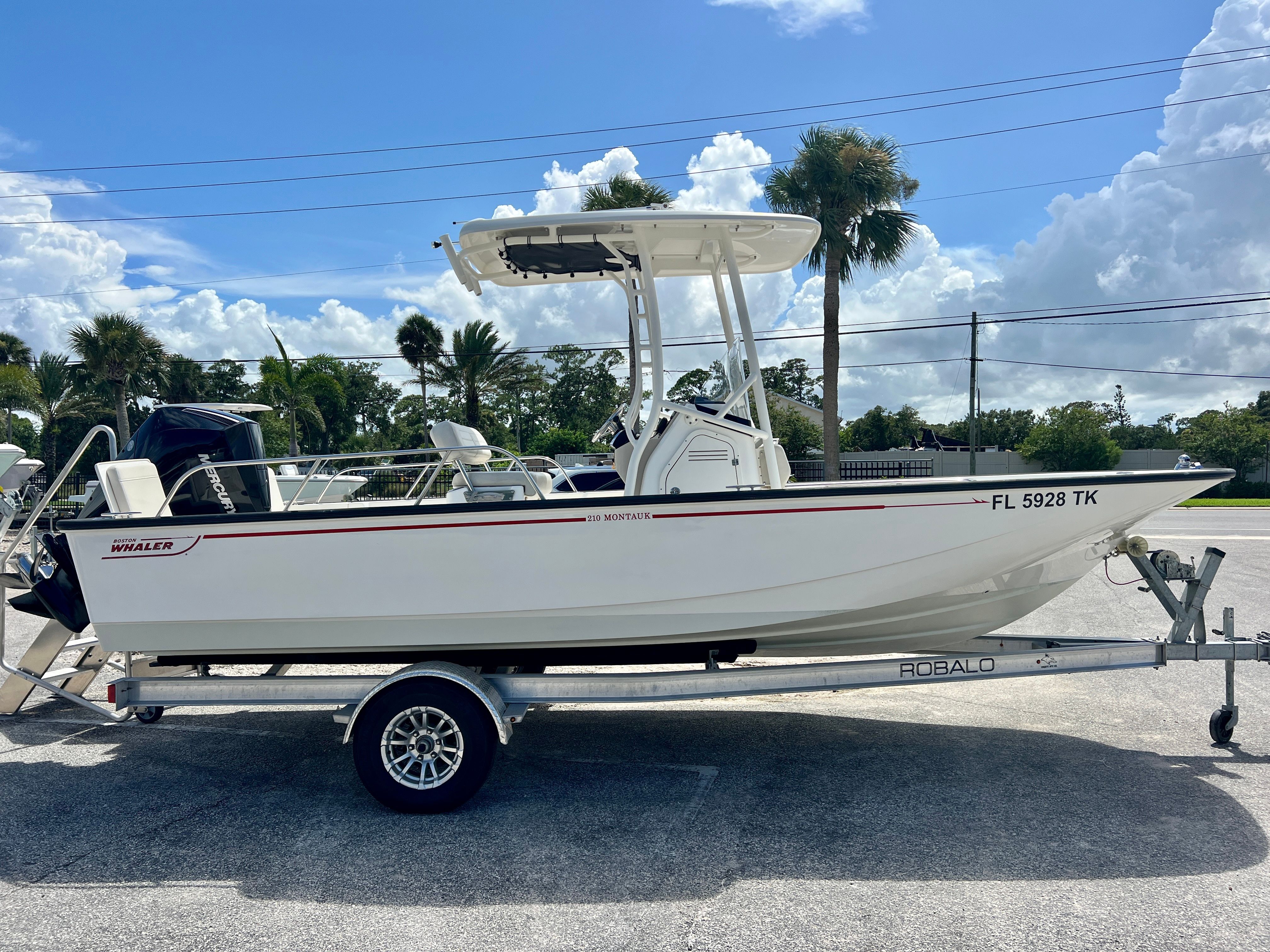 2023 Boston Whaler 210 Montauk