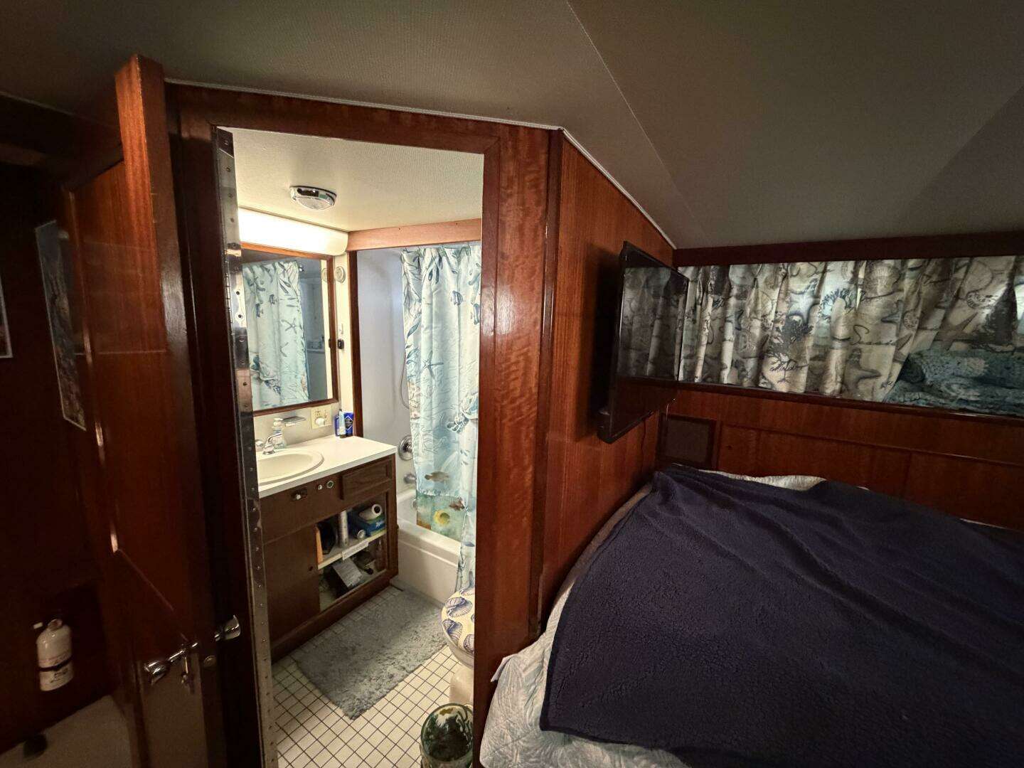 1975 Hatteras 58 LRC - Image 44