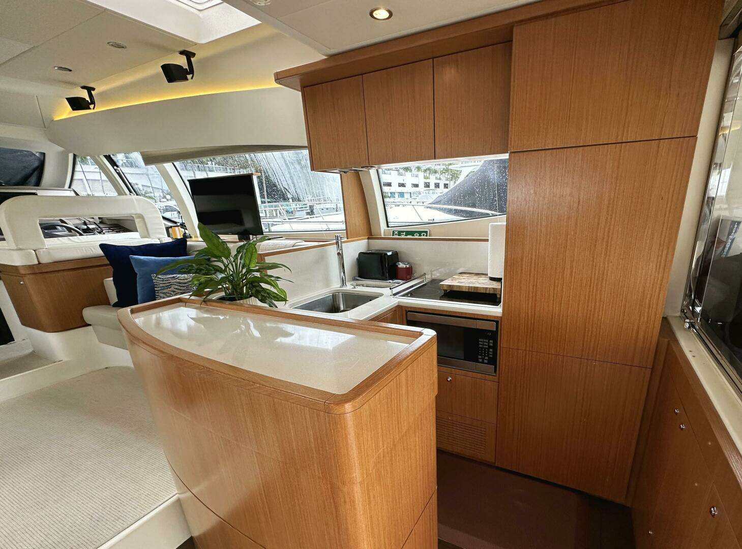 2014 Ferretti Yachts 530 - Image 10