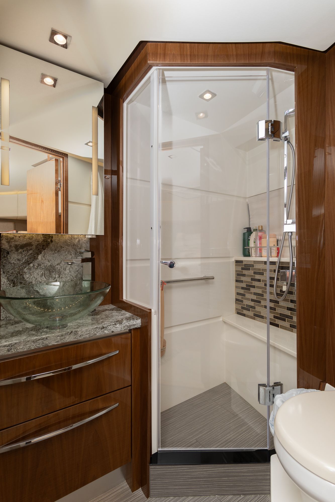 2018 Sea Ray L 650 FLY - 43
