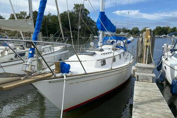 1987 Dickerson 37 aft cockpit
