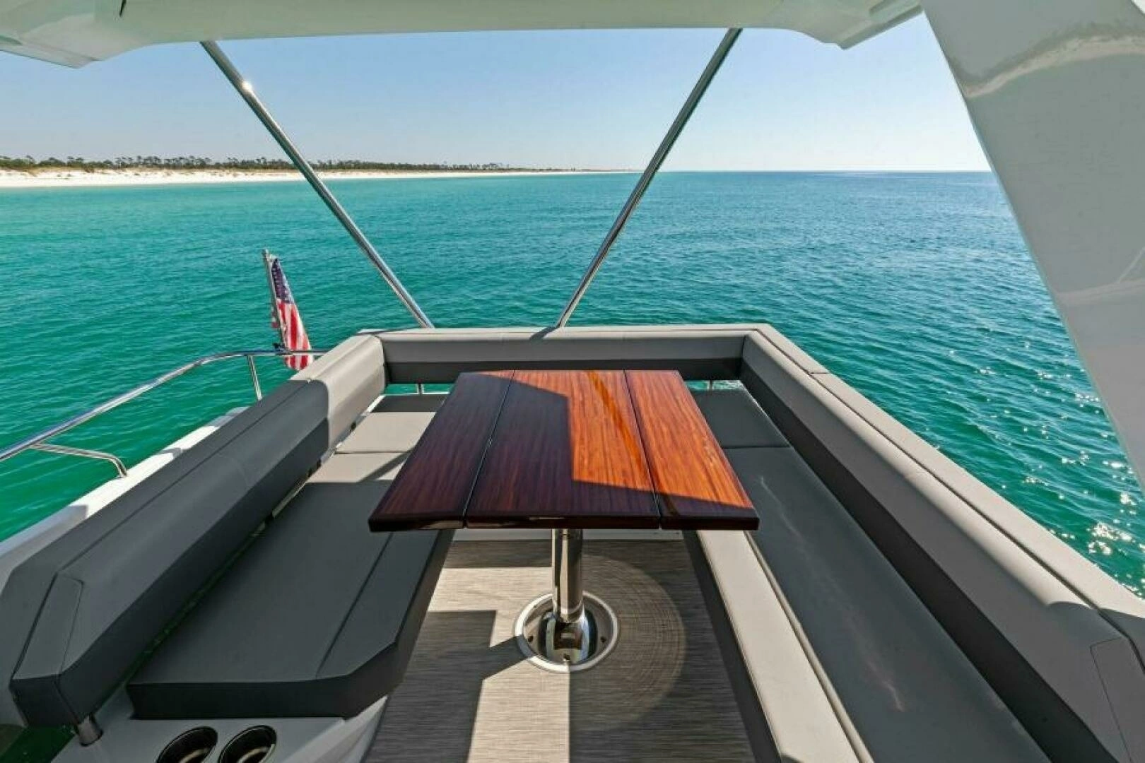 2023 Cruisers Yachts 60 Cantius Fly - Image 40
