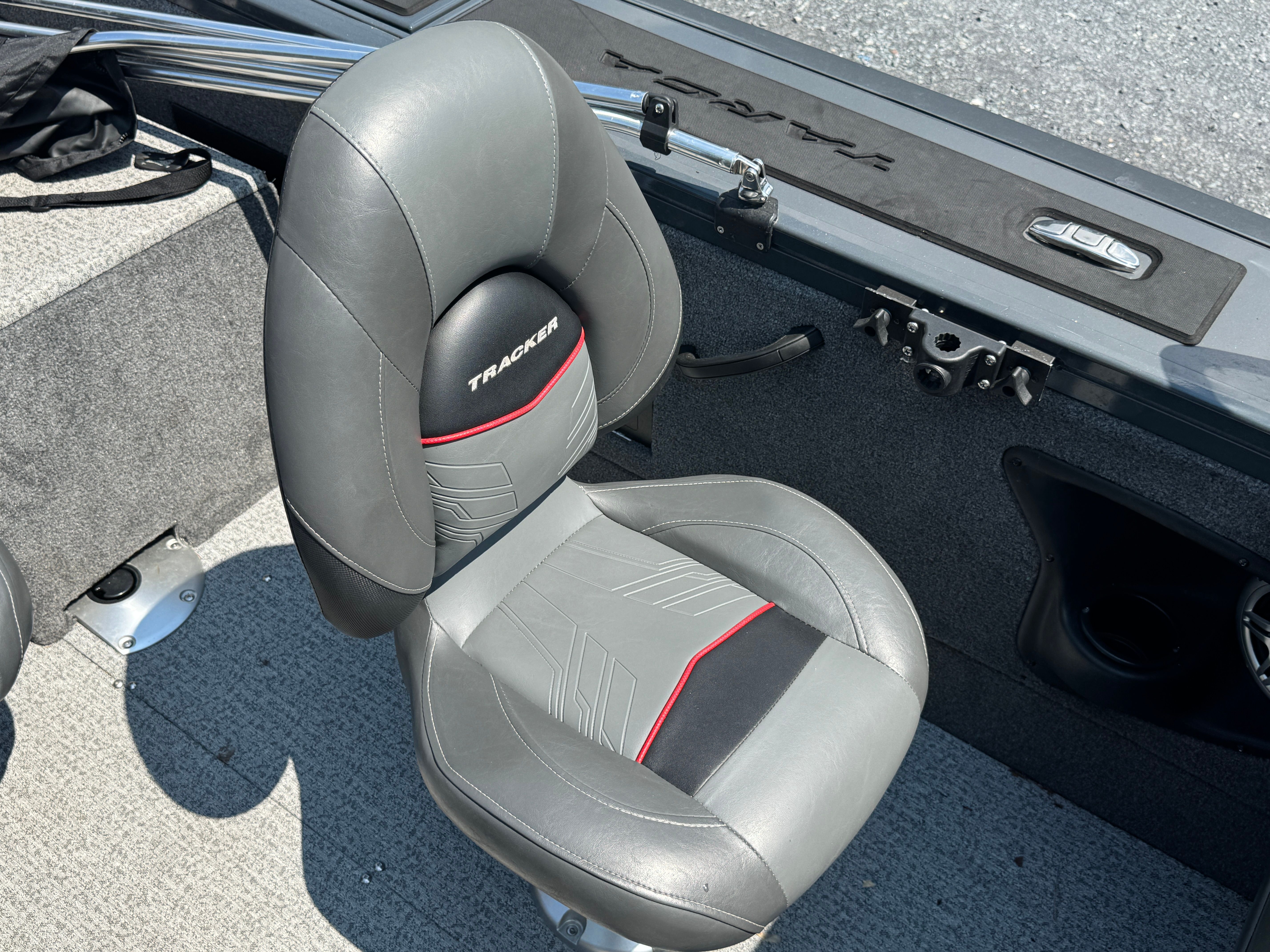 2021 TRACKER TARGA V18 - Image 12