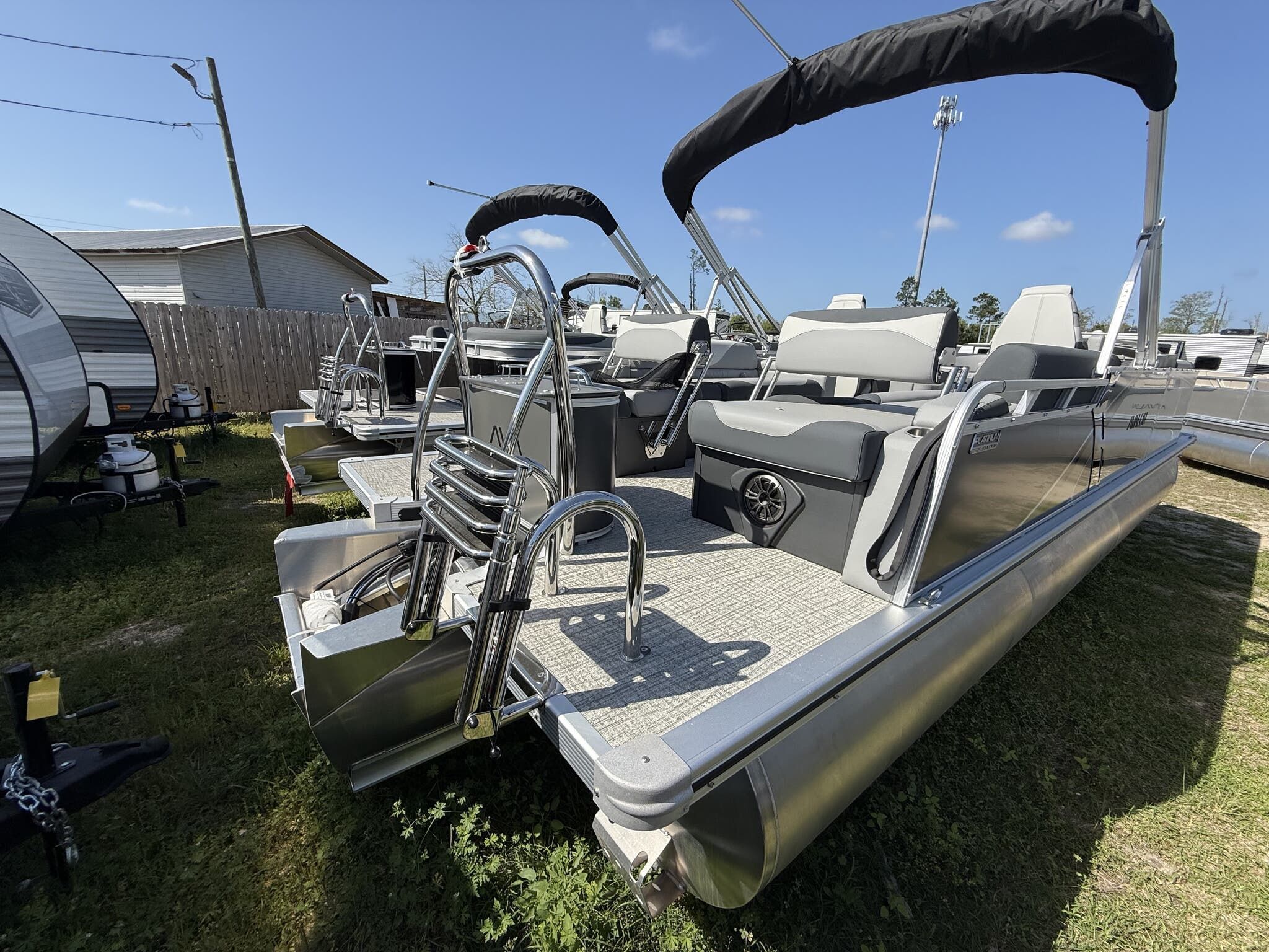 2026 Avalon LSZ 25 QUAD LOUNGER-TRITOON 200HP - 6