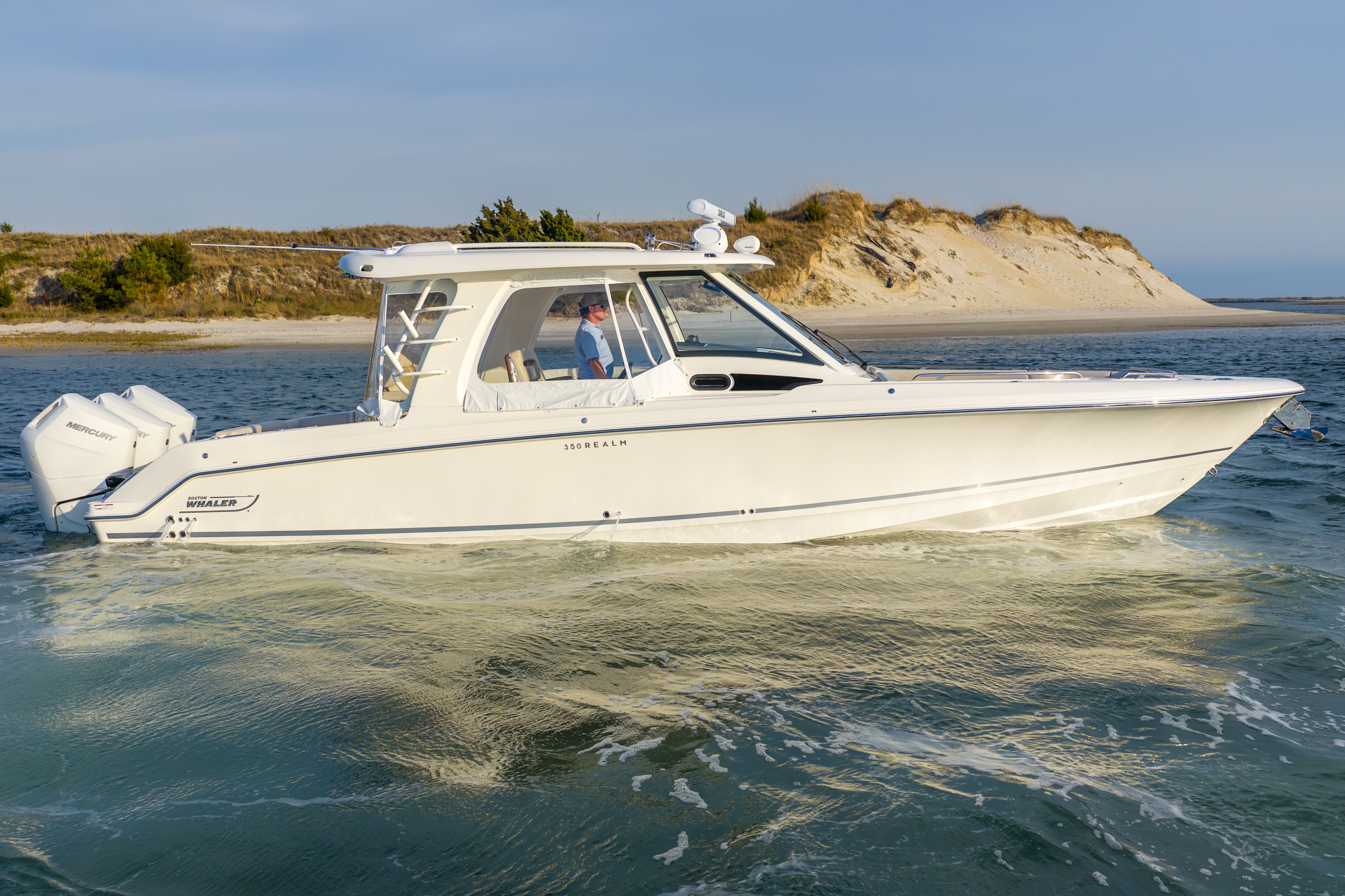 2026 Boston Whaler 350 Realm