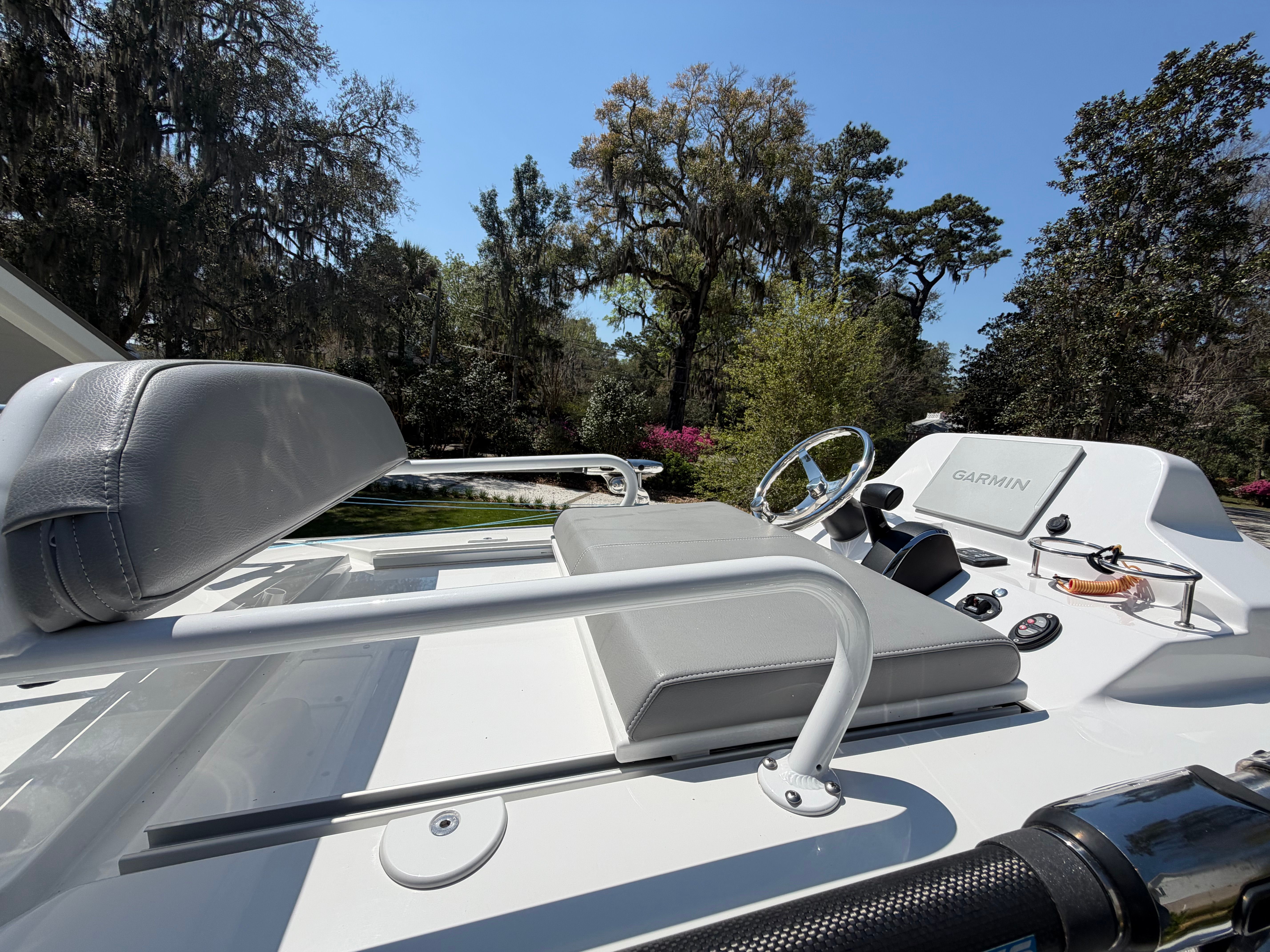 2025 Everglades 253 Center Console - 8