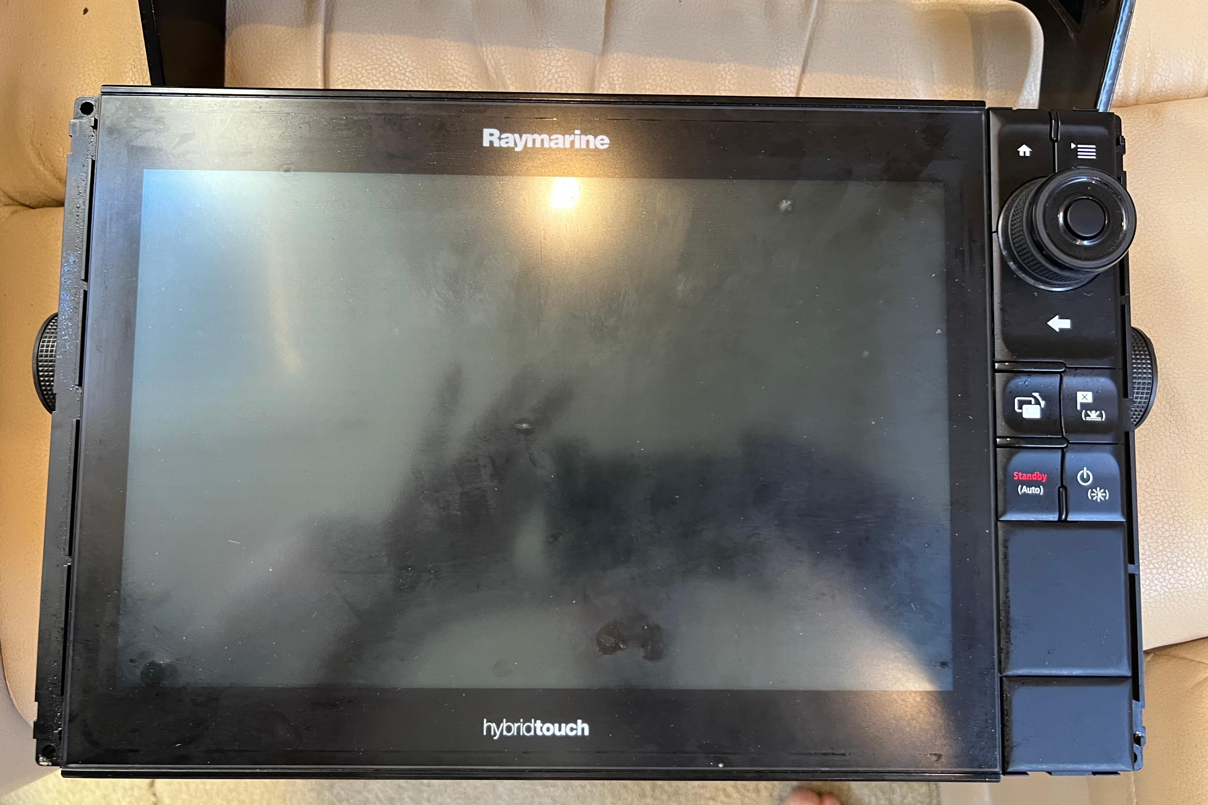 Raymarine HybridTouch display on 2004 Cruisers Yachts 3750 Motoryacht.