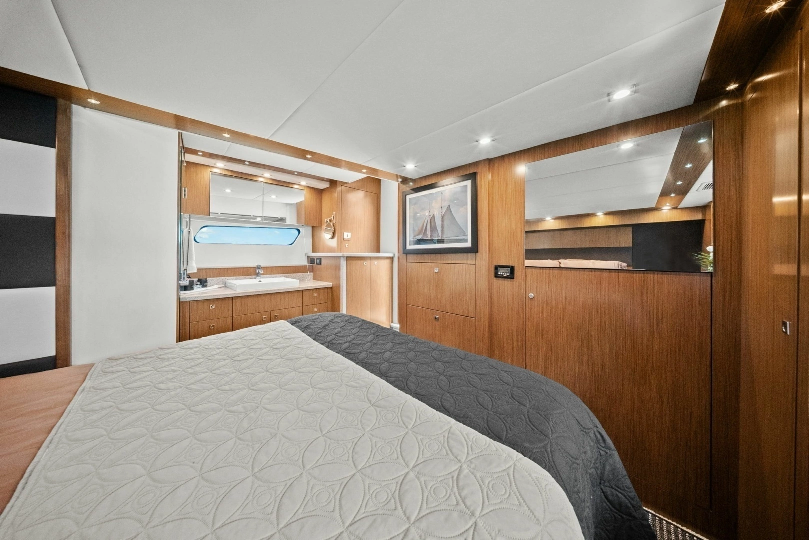 2014 Cruisers Yachts 48 Cantius - Image 36