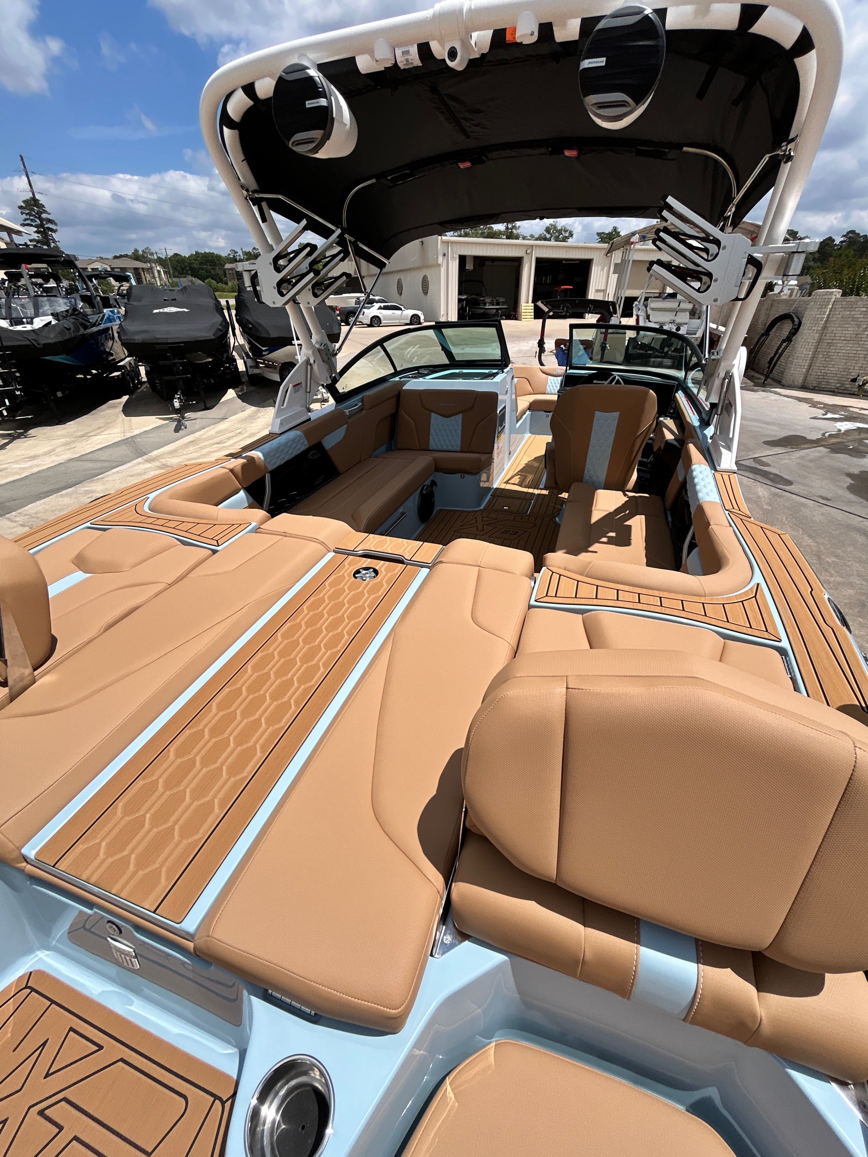 2026 MasterCraft XT23 - 16