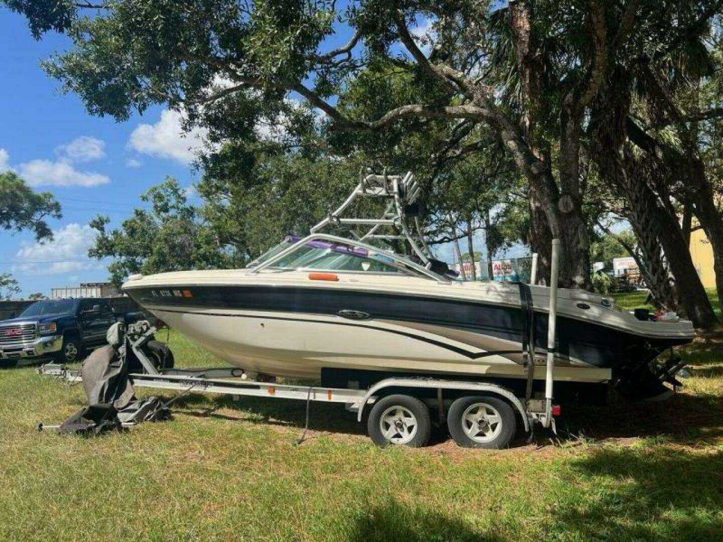 2003 Sea Ray 220 Bow Rider - Image 2