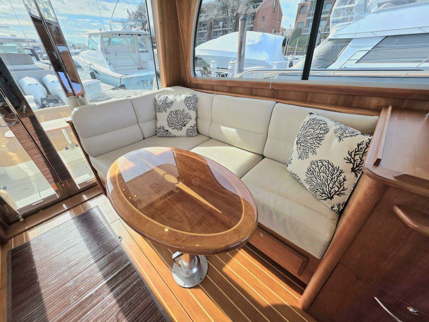 2017 Sabre 42 Salon Express - Image 14