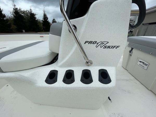2025 Mako Pro Skiff 17 CC boat console with rod holders and seating.