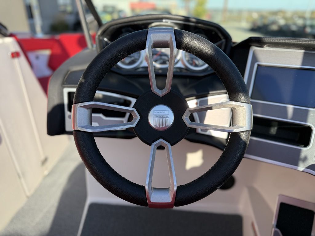 2019 MasterCraft XT22 - 34