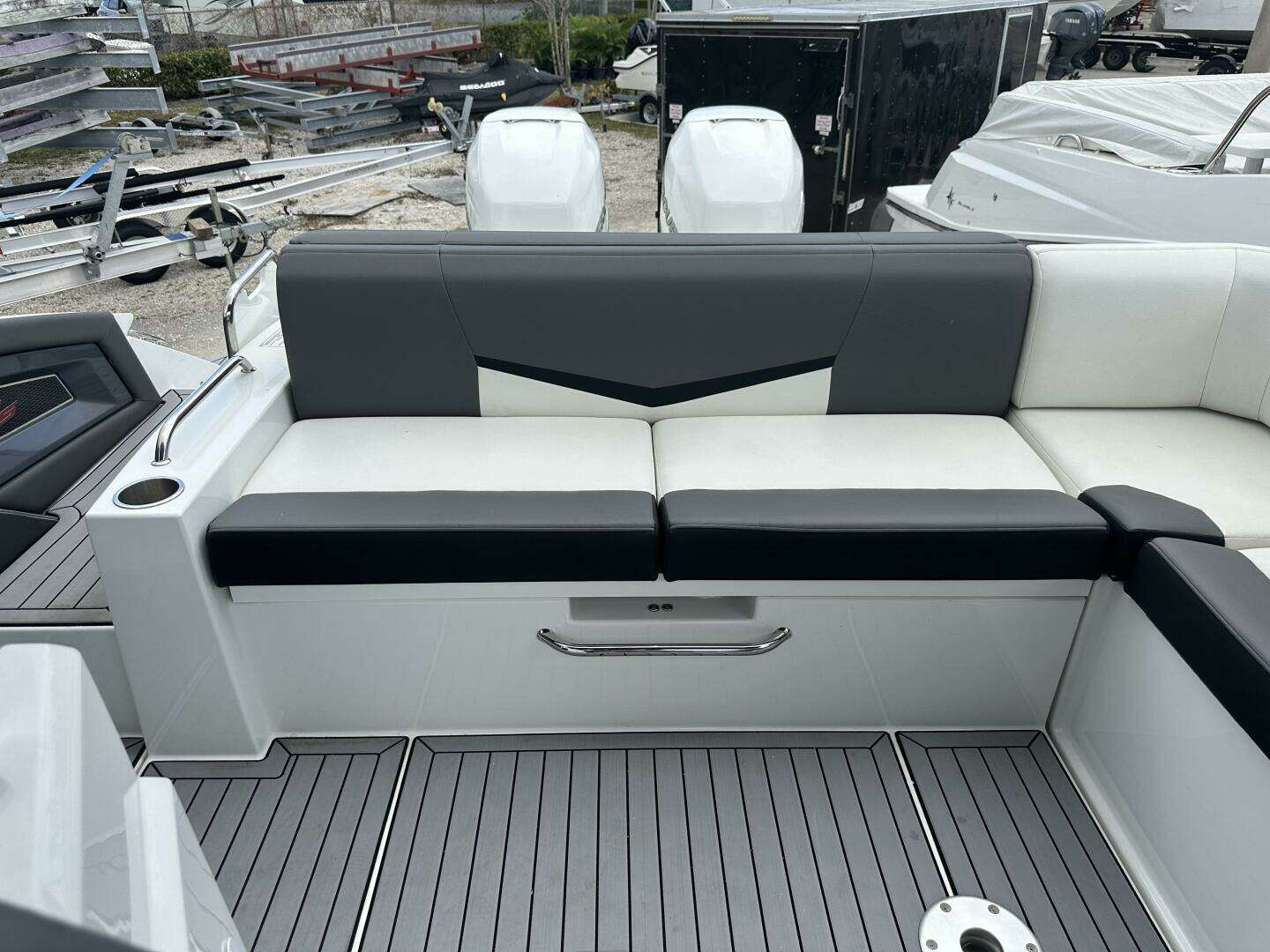 2019 Cruisers Yachts 338 Outboard - Image 40