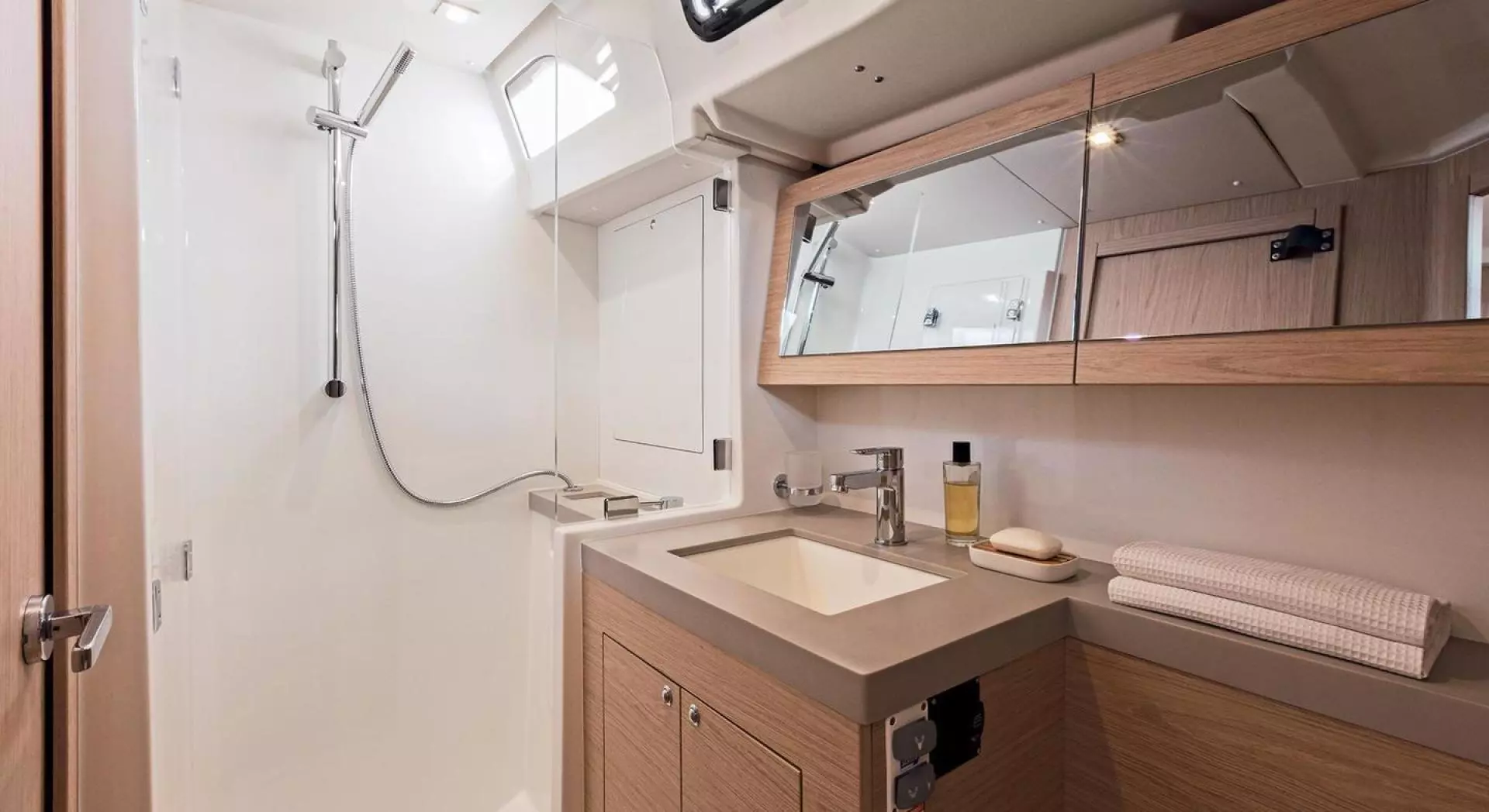 2024 Beneteau Oceanis 51.1 - Image 16