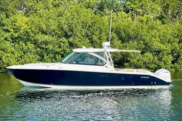 2018 Pursuit 325 DC