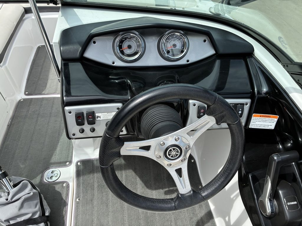 2013 Yamaha Boats AR192 - 20