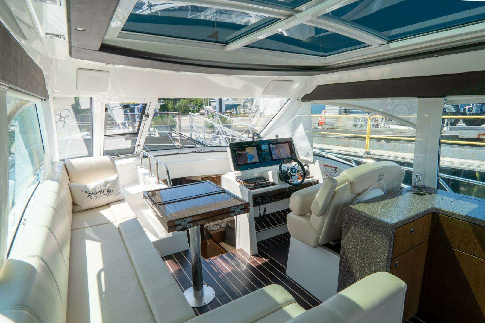2013 Cruisers Yachts 48 Cantius - Image 16