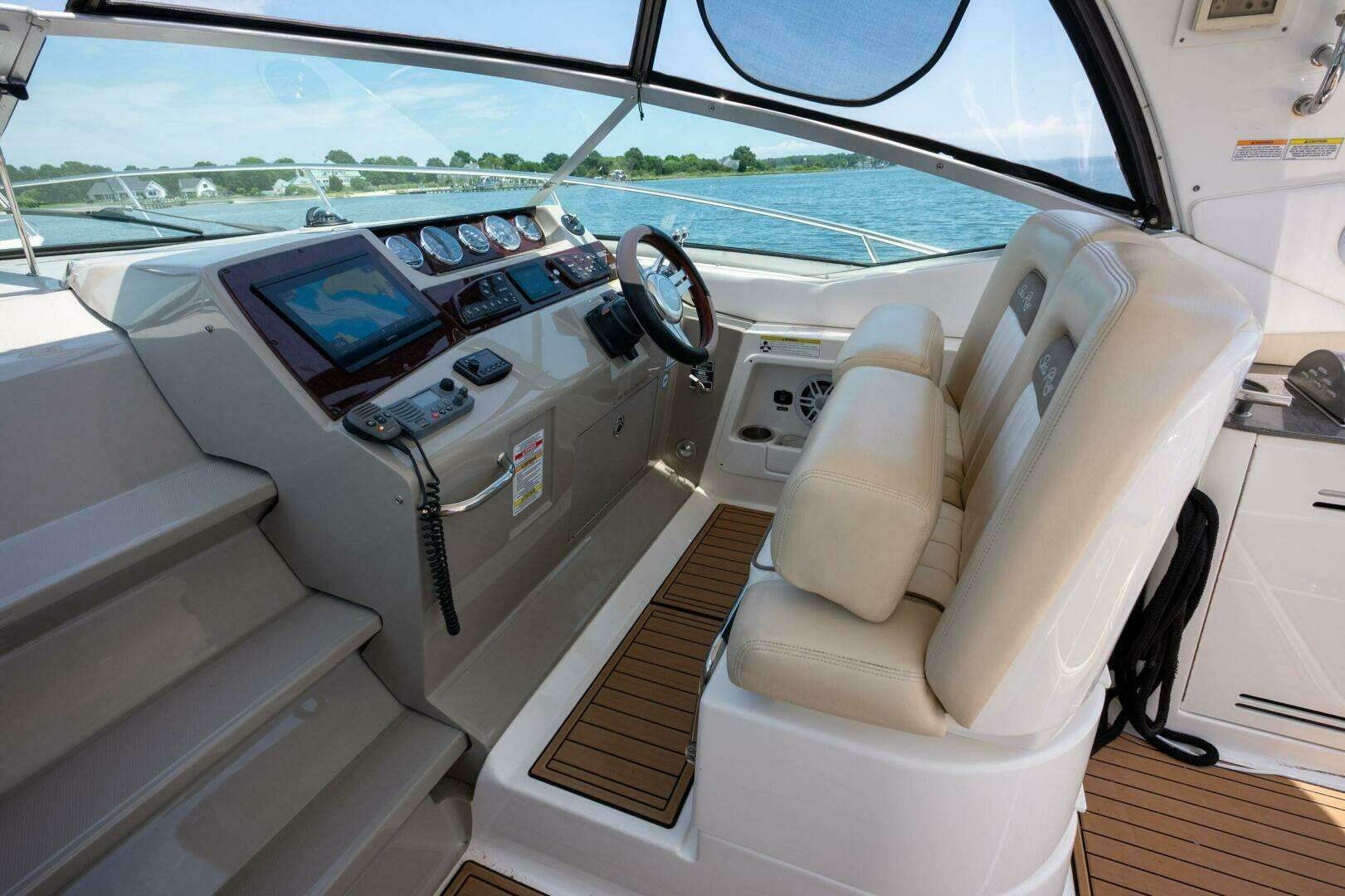 2013 Sea Ray 370 Sundancer - Image 13