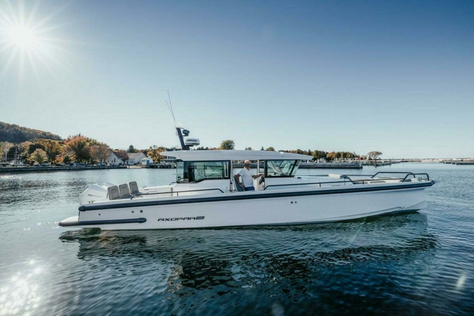 2024 Axopar 37XC CROSS CABIN - Image 9