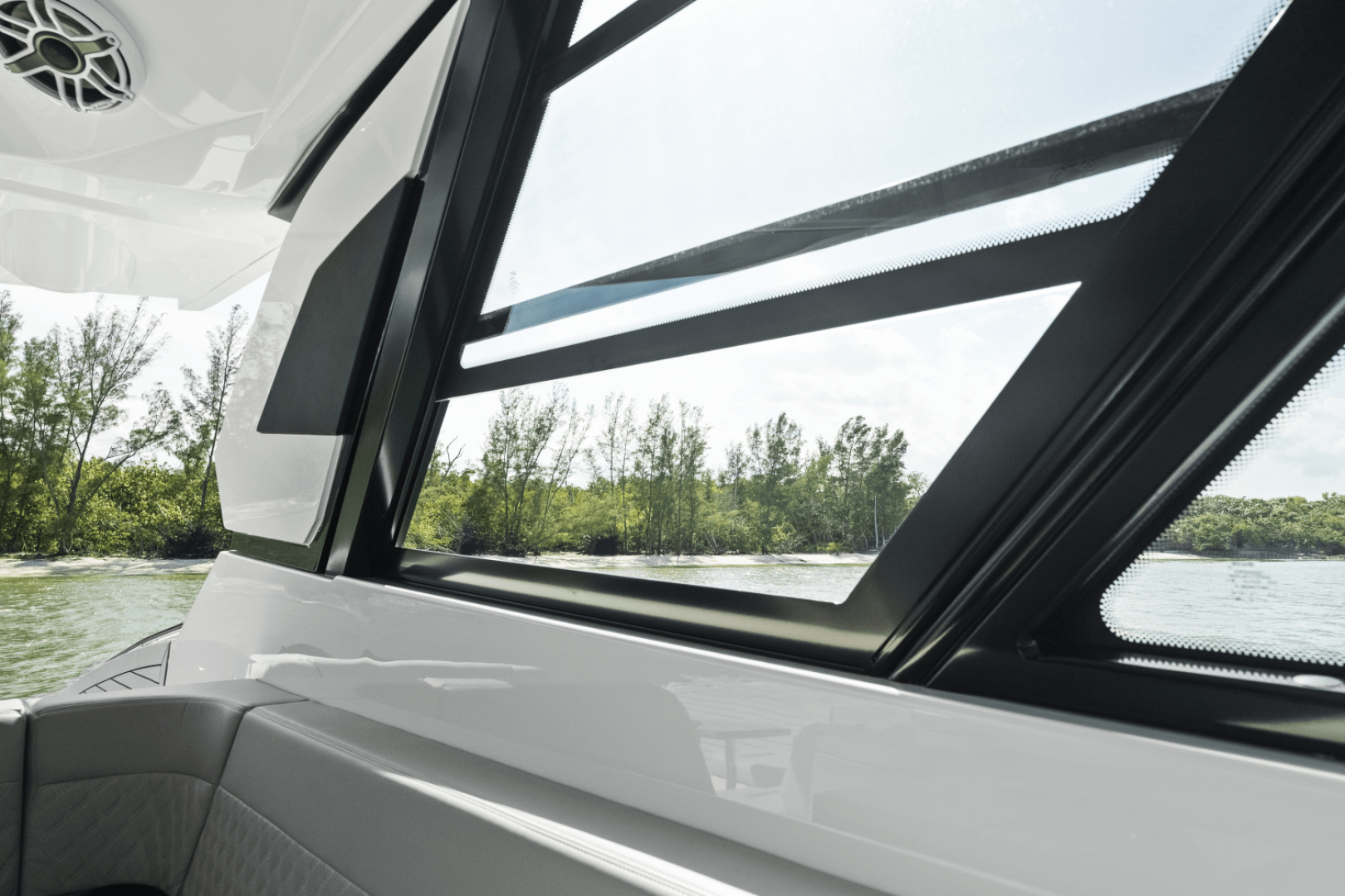 2026 Cruisers Yachts 50GLS OB - Image 92