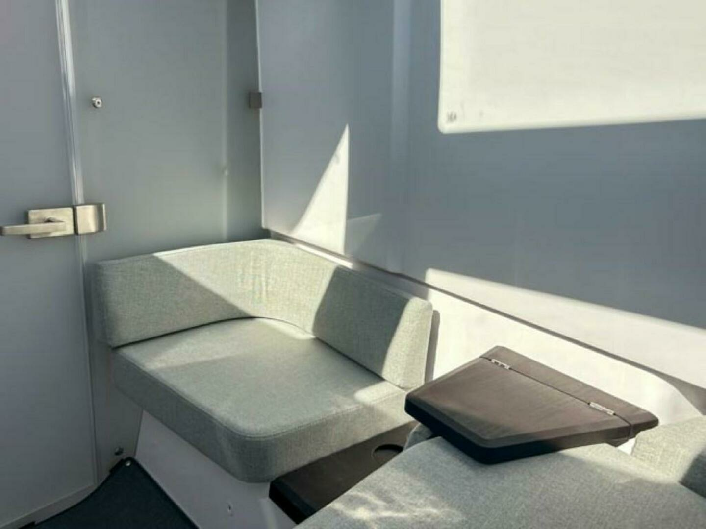 2024 Axopar 37XC CROSS CABIN - Image 15