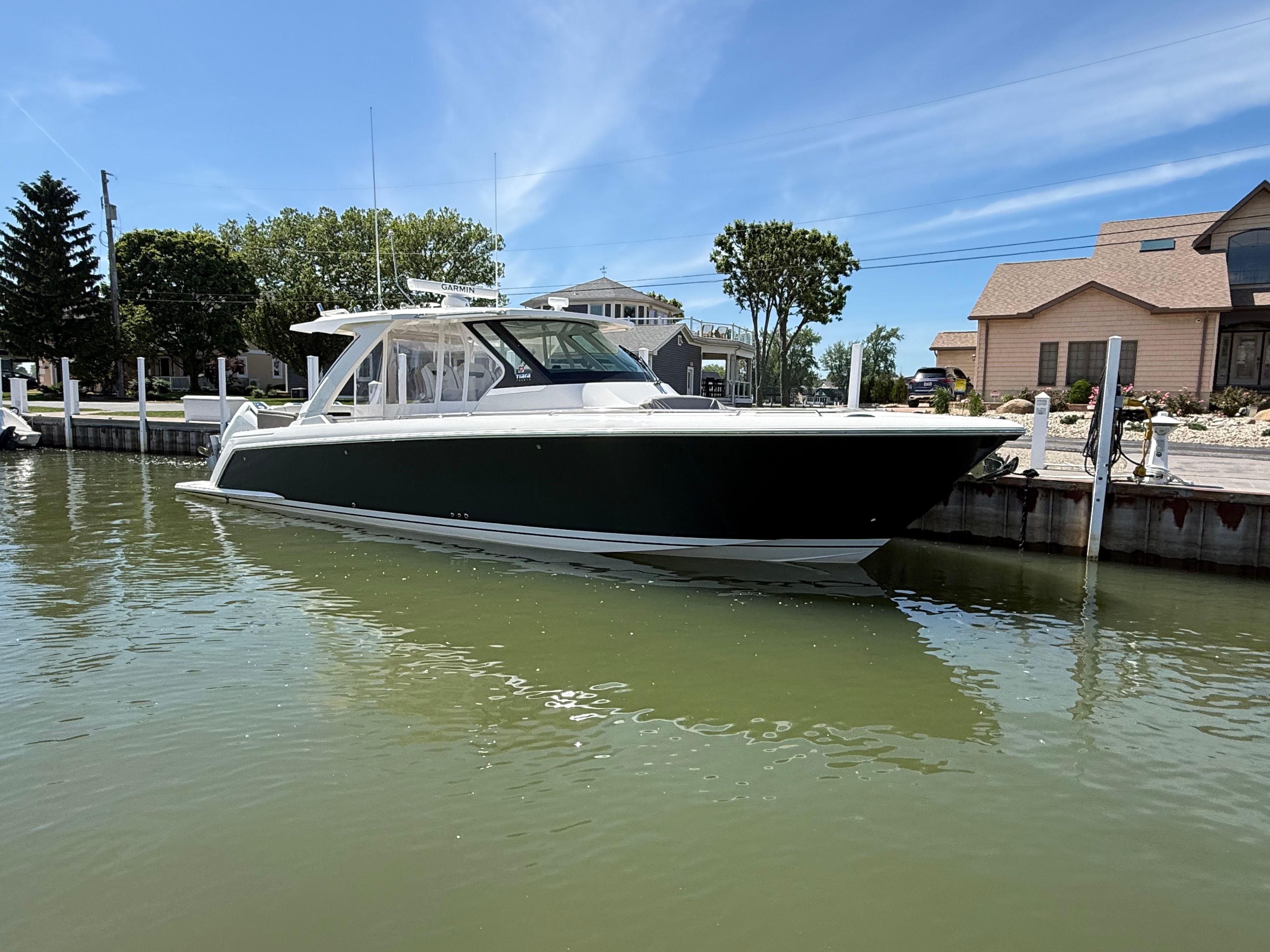 2025 Tiara Yachts 38 LS