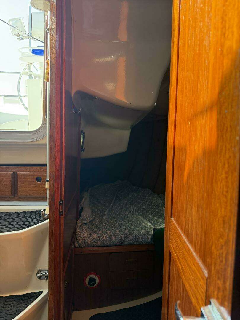 1989 Hunter 33.5 - Image 14