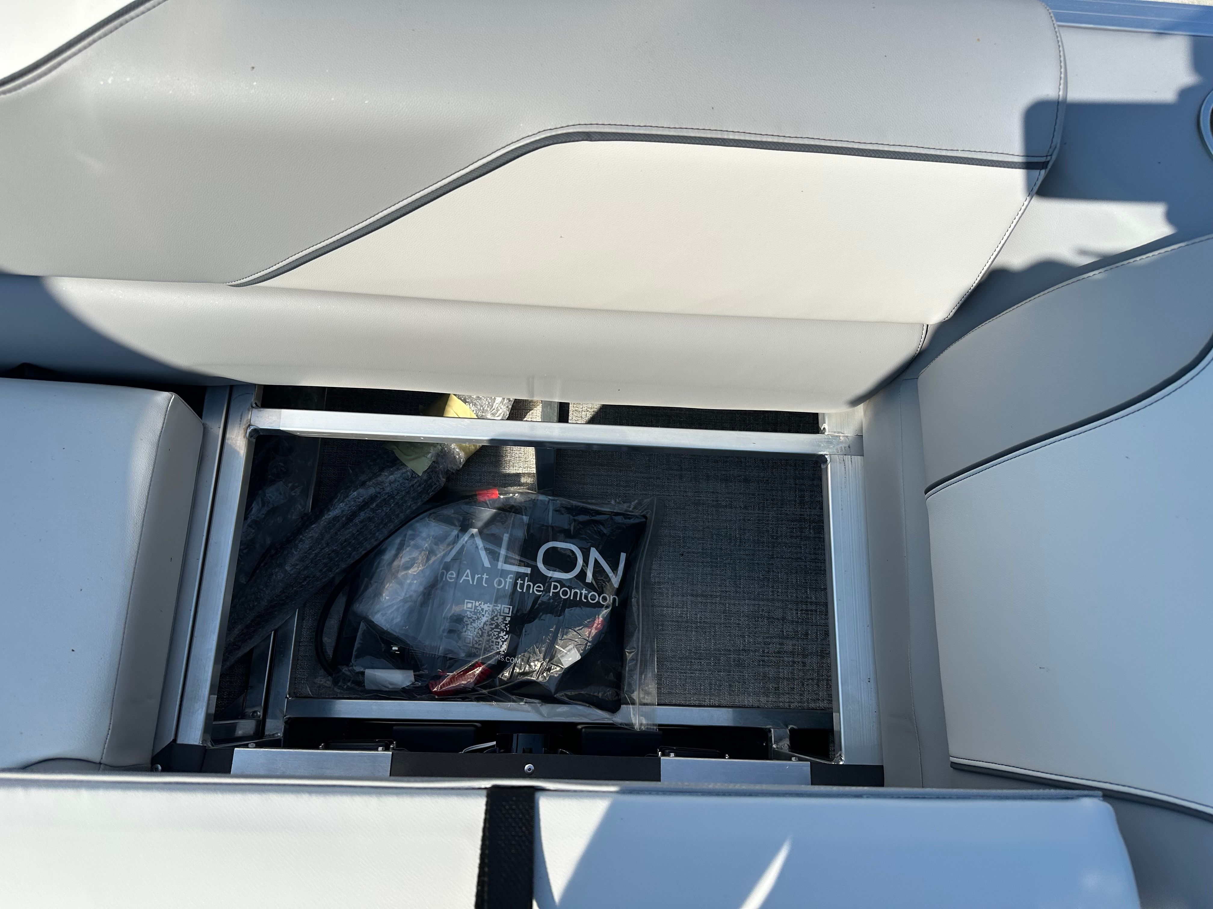 2025 Avalon Venture Rear Fish - 21' - 21