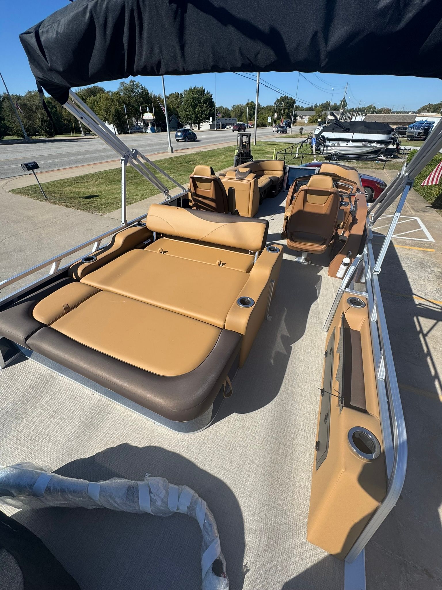 2025 Tahoe 2585 LTZ VRB pontoon boat with luxurious seating.
