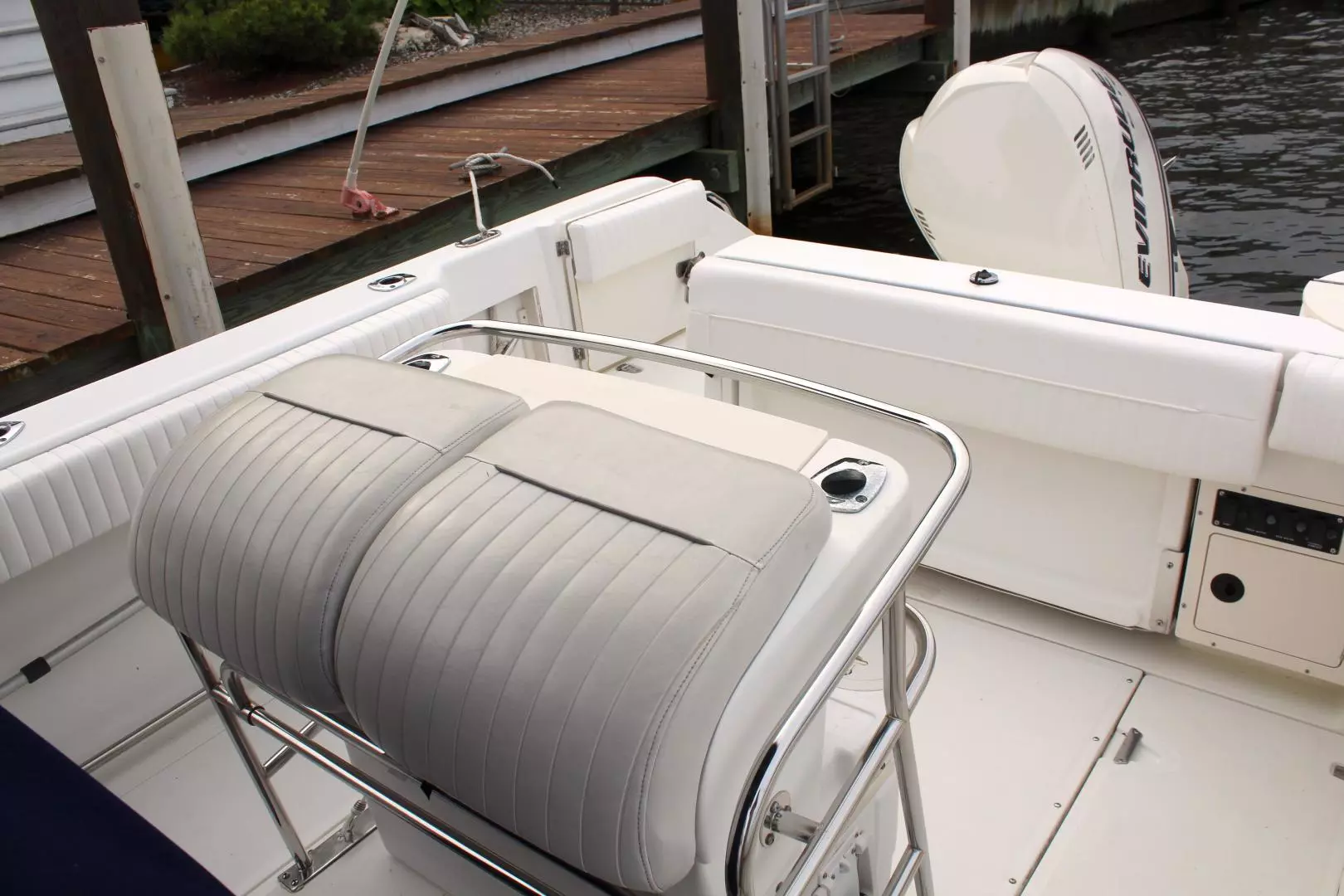 1999 Boston Whaler 23 Outrage - Image 2