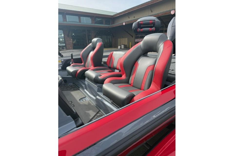 2026 Nitro Z21 XL boat interior with red and black seats, showcasing modern design.
