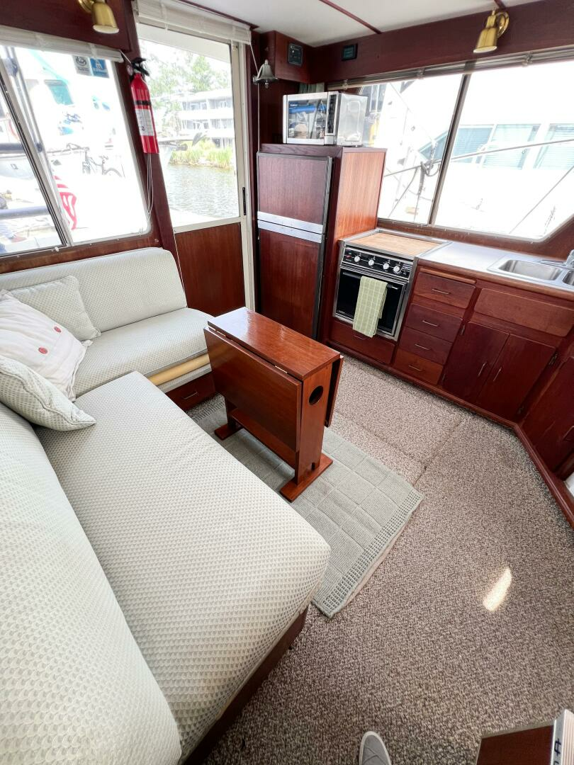 1987 Tollycraft 34 Sedan Sport - Image 24