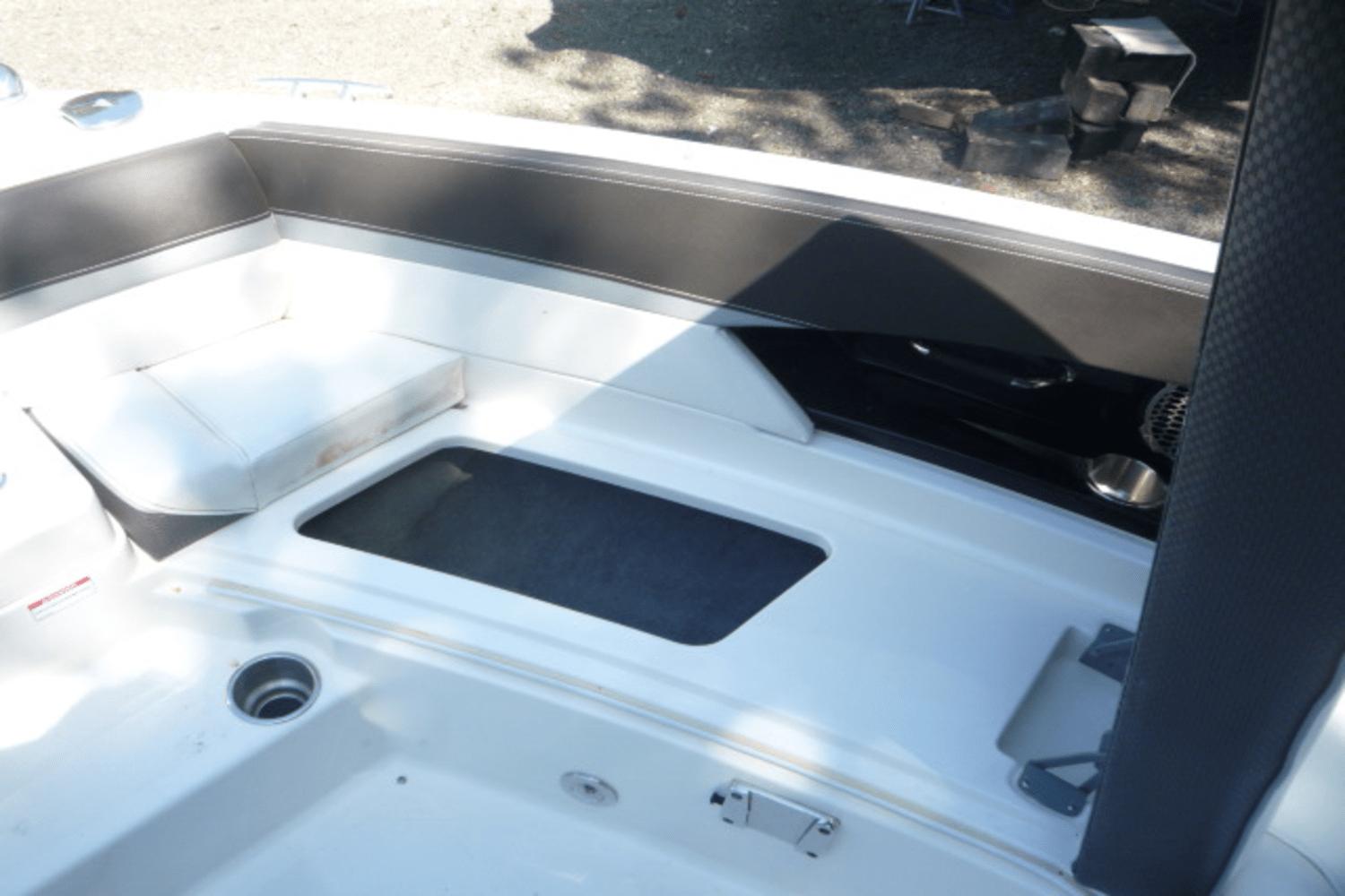 2017 Sea Ray SLX 350 Outboard - 36