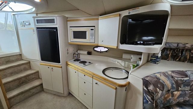 1996 Cruisers Yachts 3570 Esprit - 21