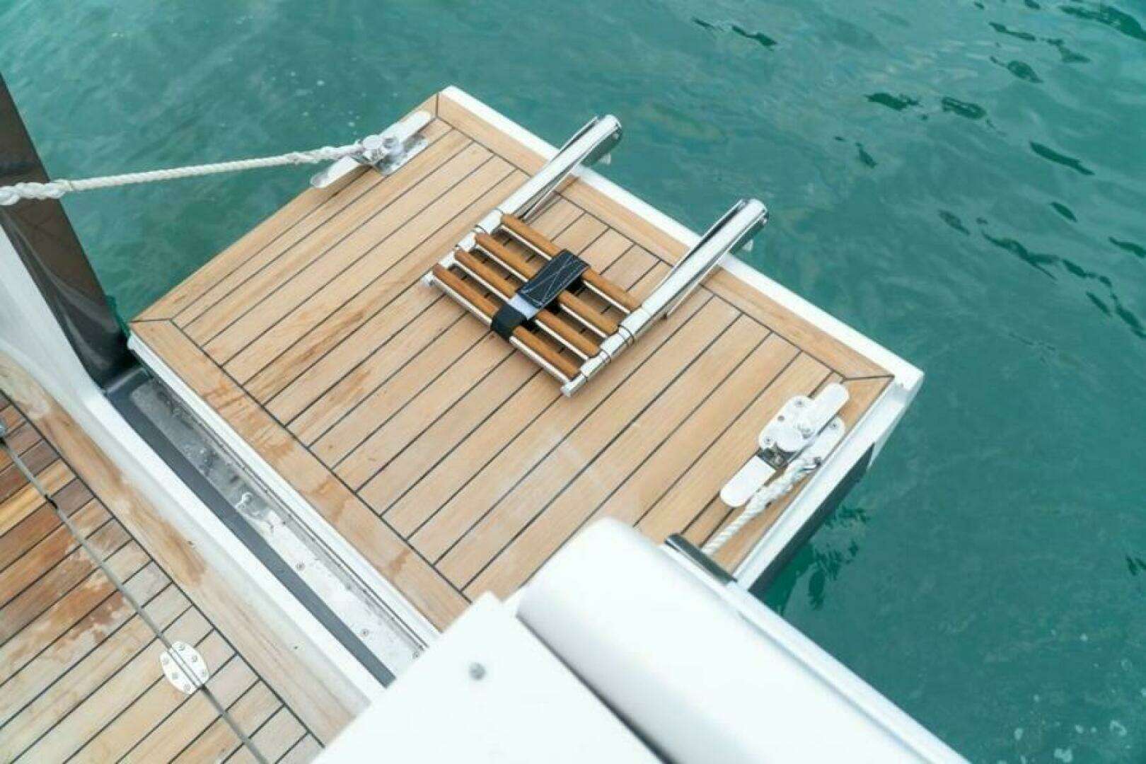 2025 Fishing Raptor 390 Solarium - Image 9