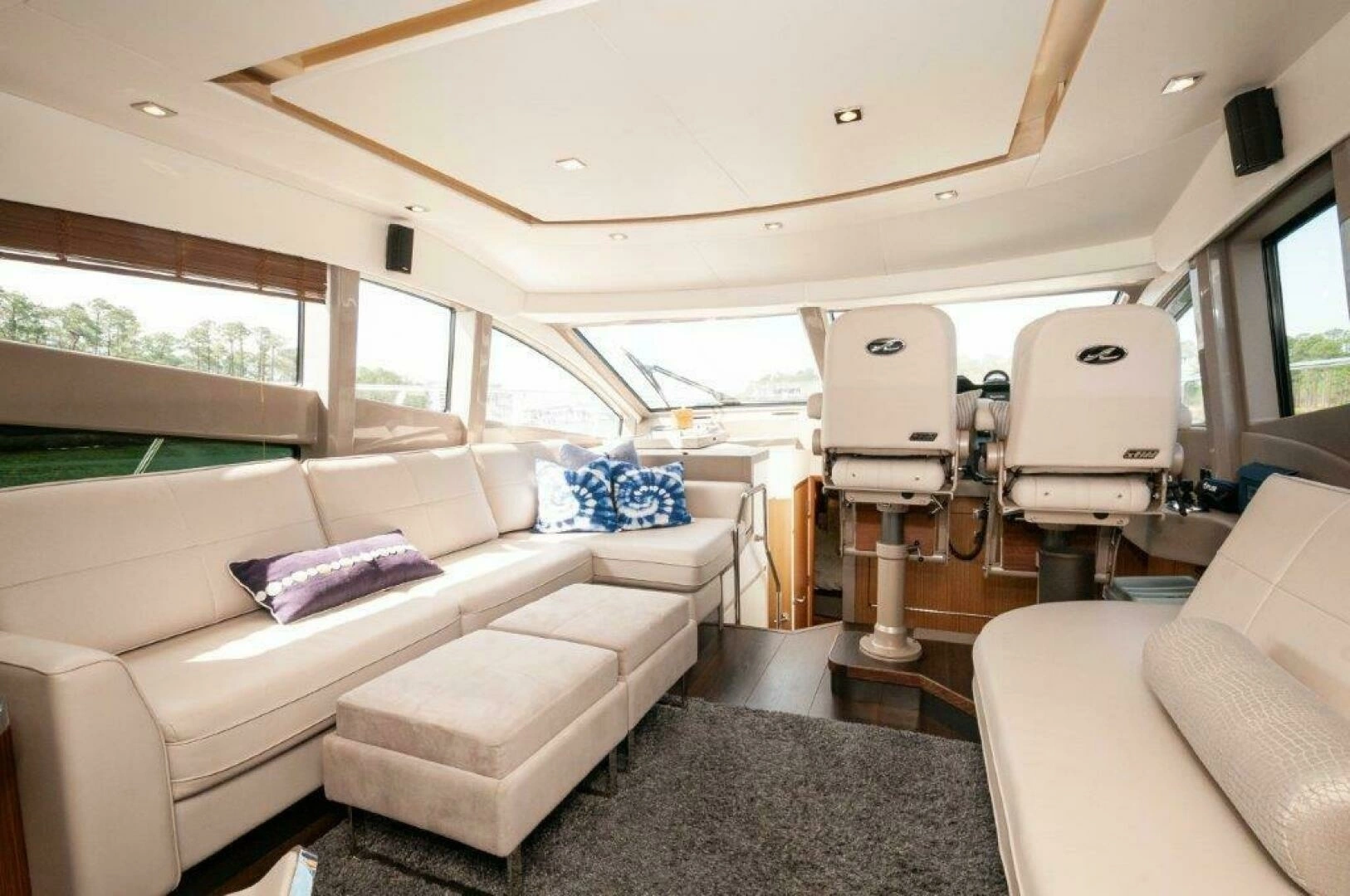 2018 Sea Ray L550 Flybridge - Image 2