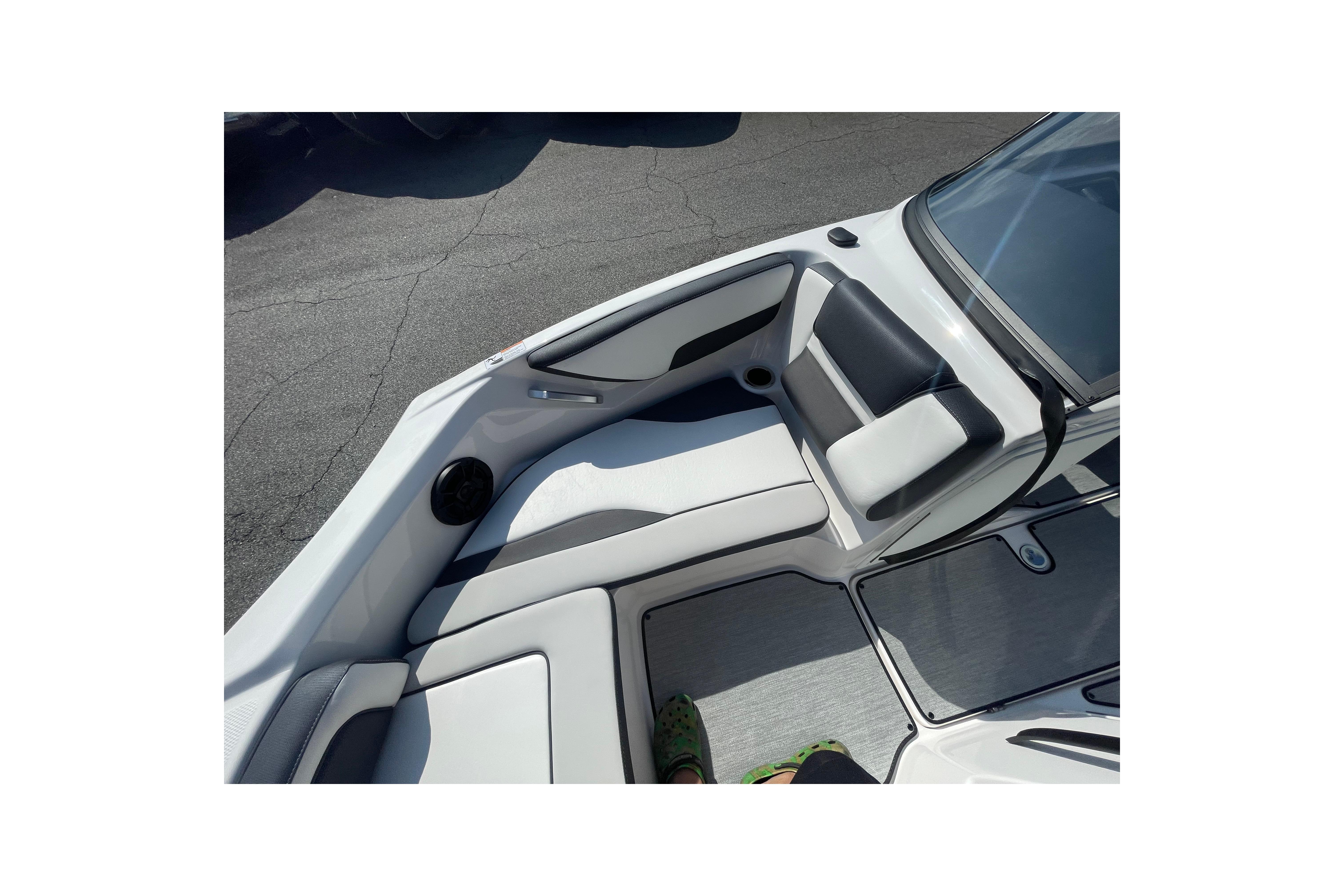 2026 Yamaha Boats AR195 interior seating with sleek design and comfortable upholstery.
