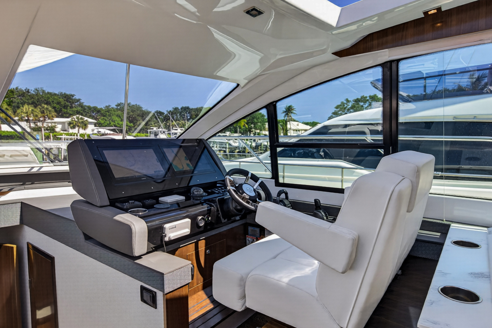 2023 Cruisers Yachts 50 CANTIUS - Image 52