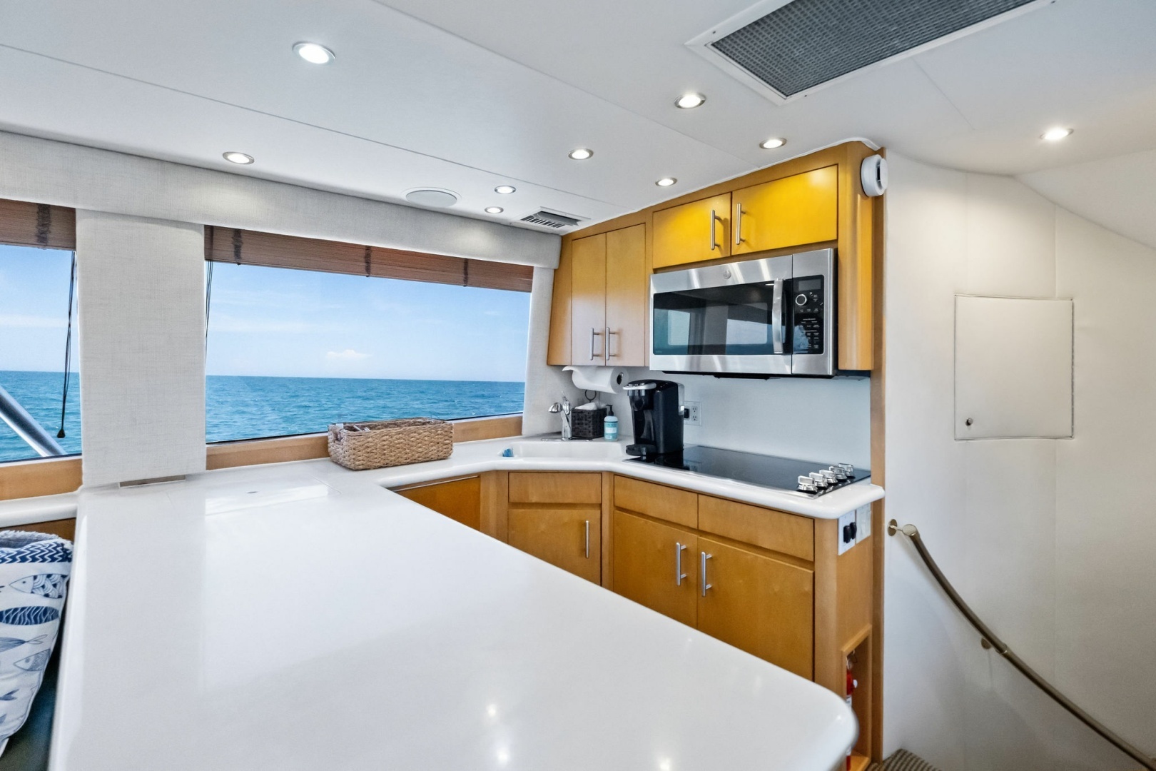 1998 Hatteras Sport Fisherman - Image 18