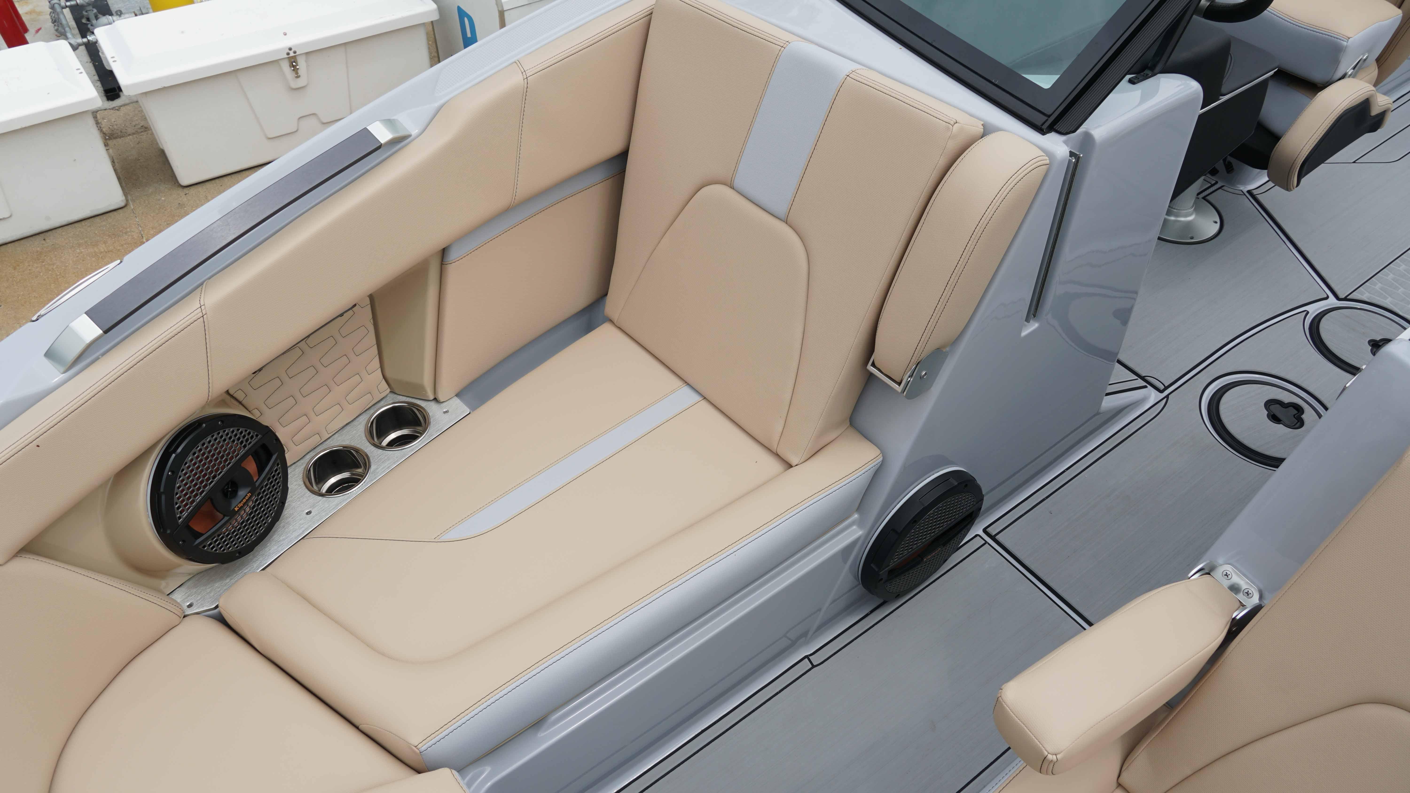 2025 MasterCraft X24 - 22
