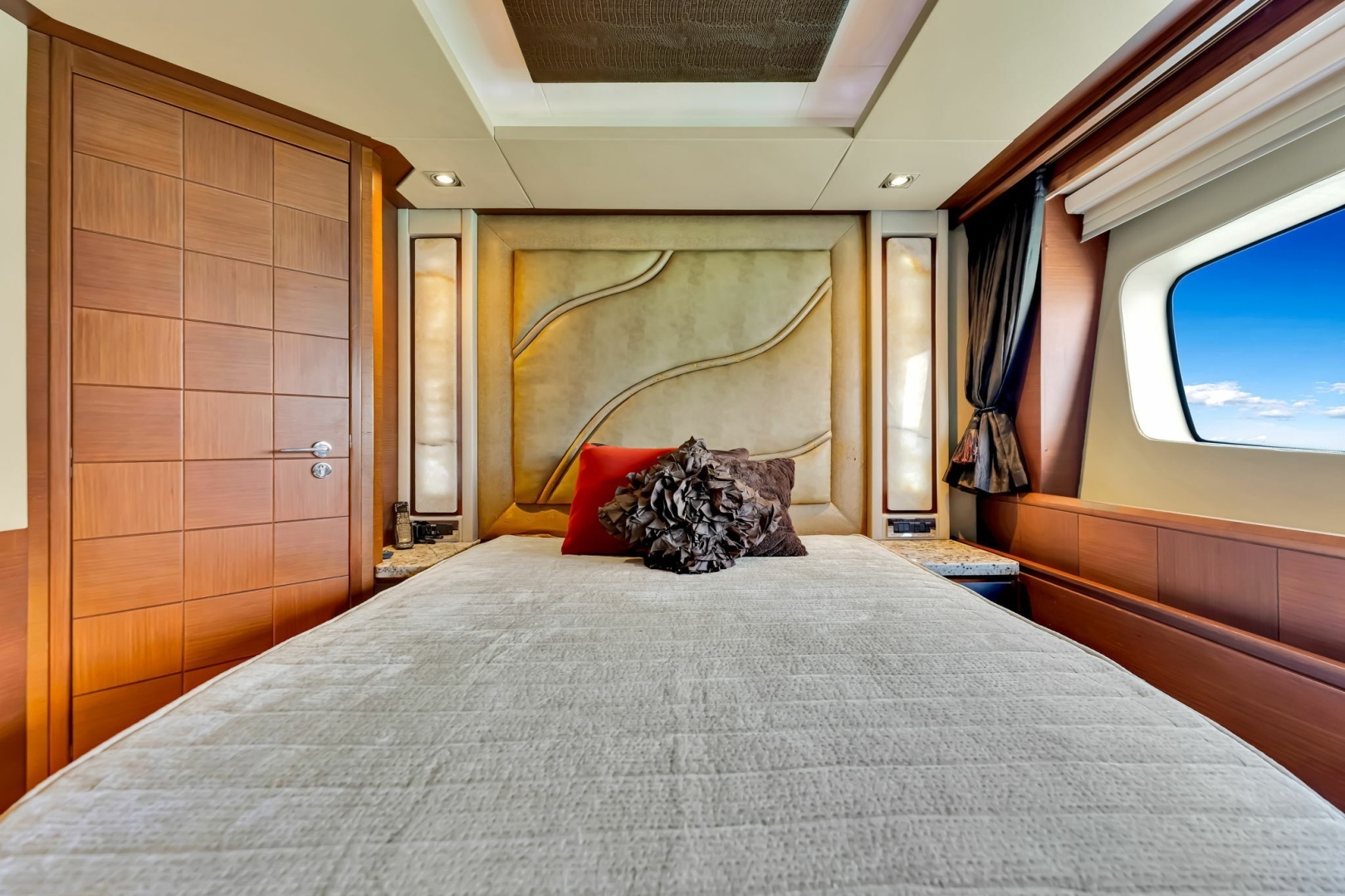 2005 Azimut 105 - Image 126