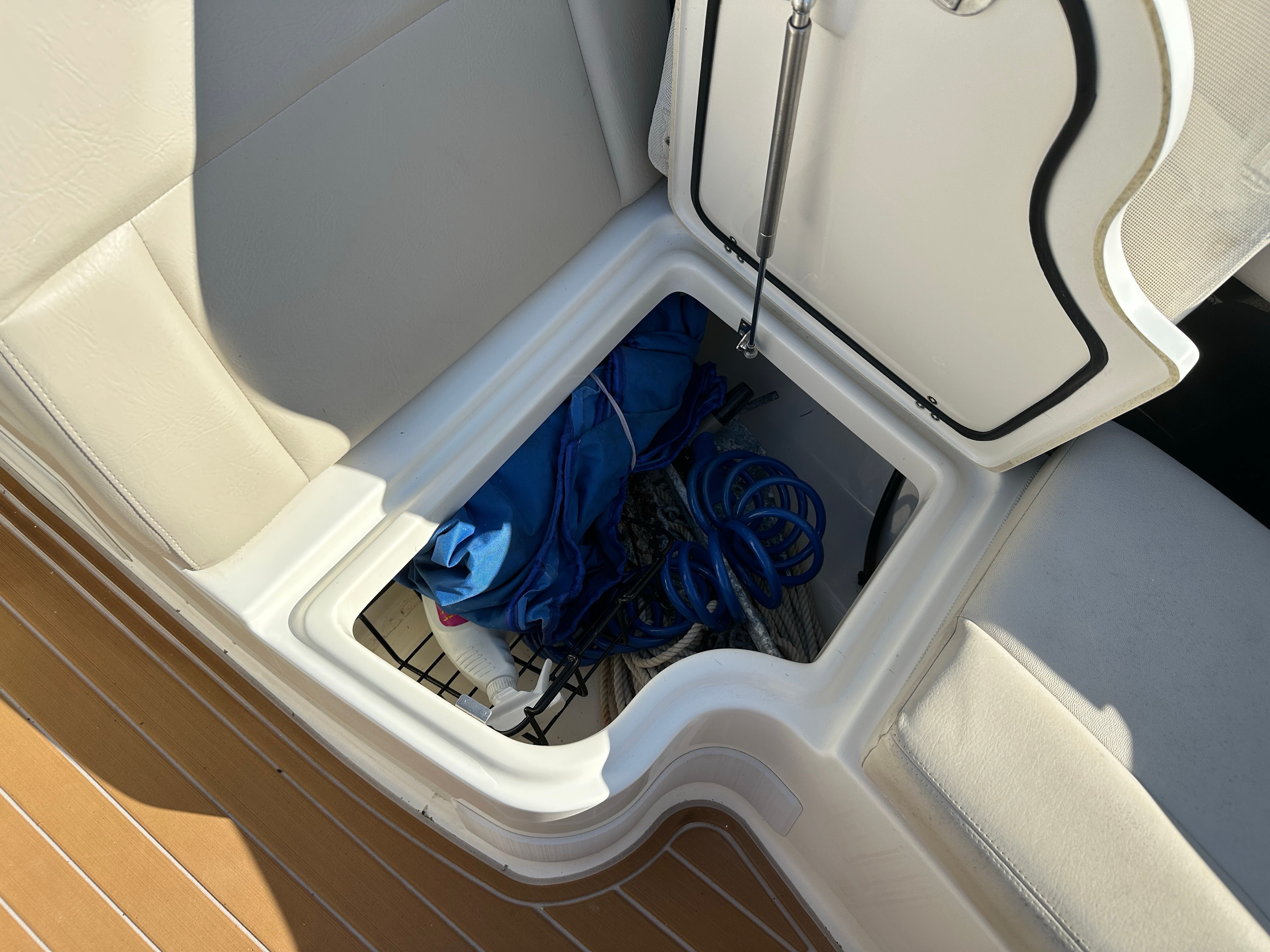 2017 Boston Whaler 270 Vantage - 12