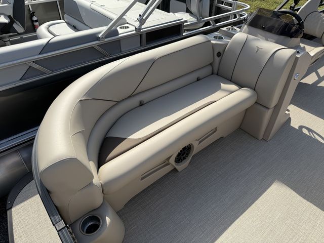 2026 Tahoe Sport 85 - 21 Rear Fish - 16