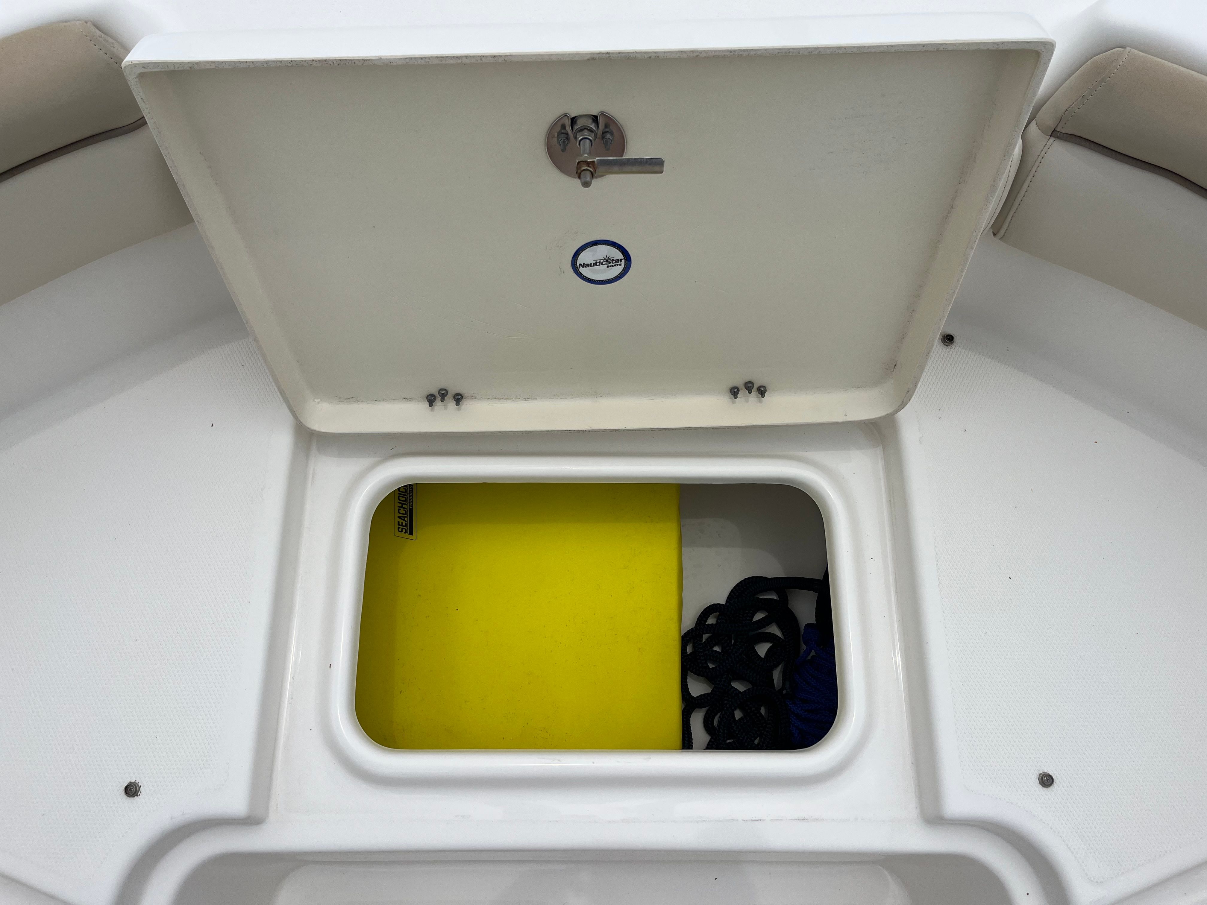 2022 NAUTICSTAR 211 HYBRID - Image 28
