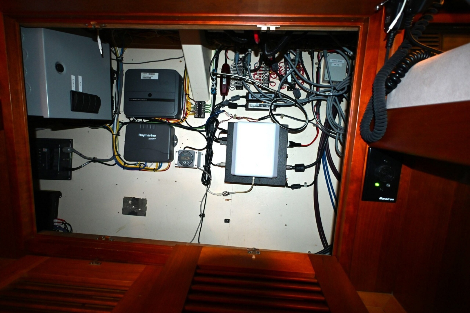 2006 Waterline 50 - Image 78